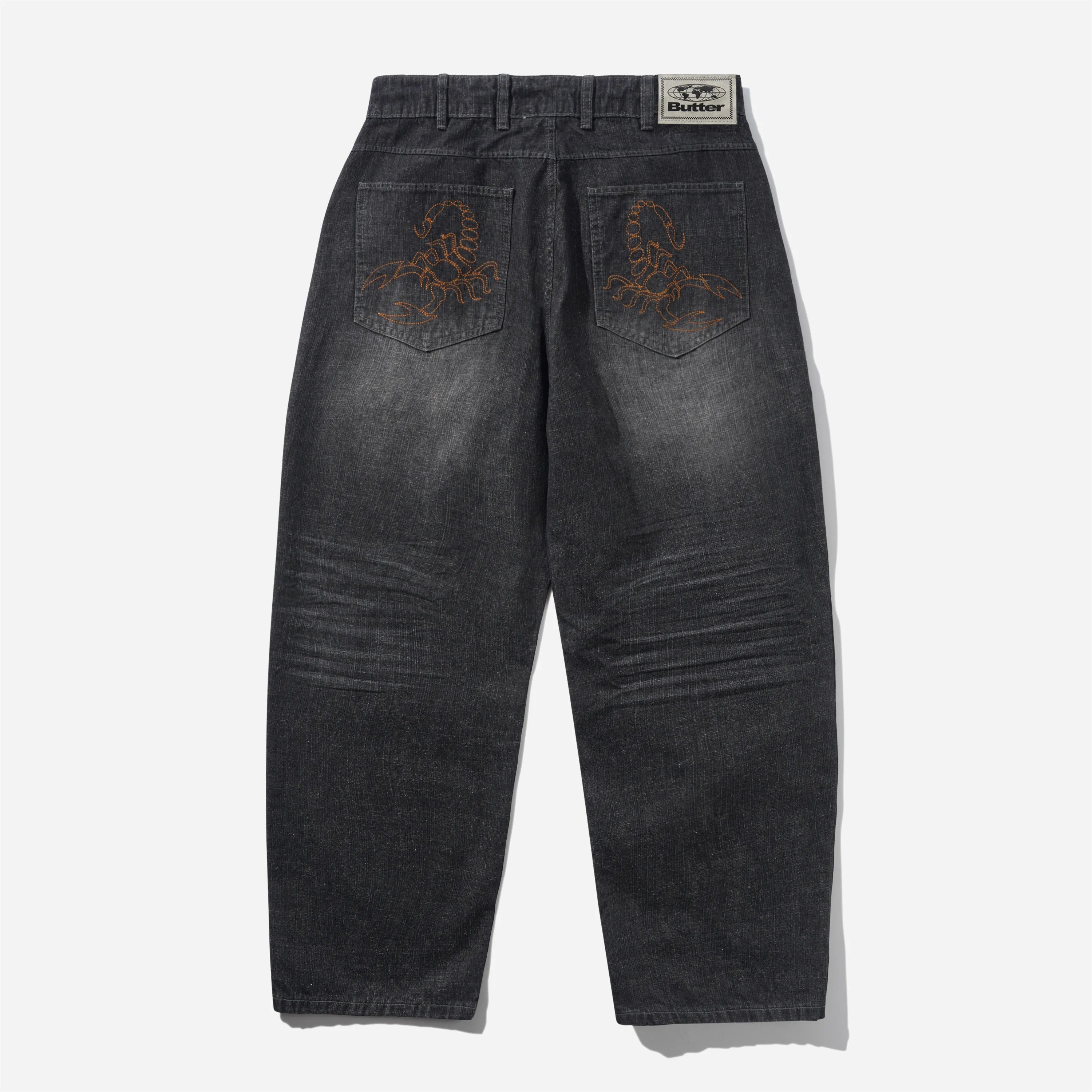 Jean ample Butter Goods Scorpion Stitch Denim de face en coton noir délavé Slub Black coupe baggy.