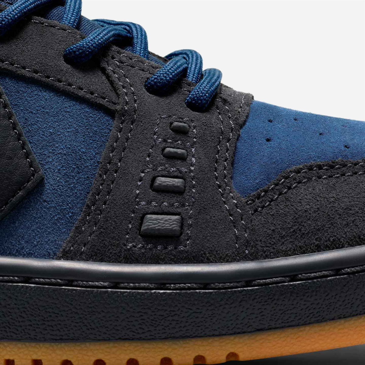 Zoom sur les renforts en TPU et le logo Star Chevron de la Converse AS-1 Pro Navy.