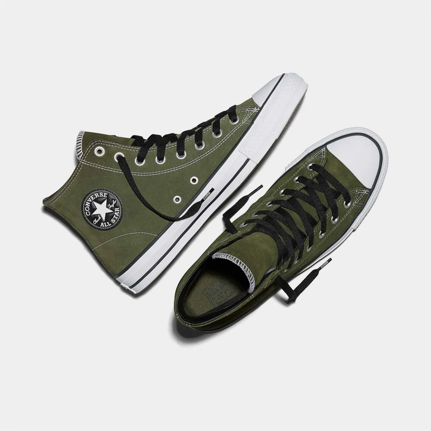 Vue de dessus laçage noir et embout blanc Converse Cons Pro.