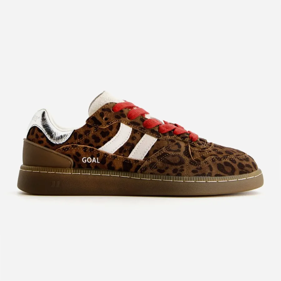 Baskets femme Coolway Goal Dark Leo en cuir suédé léopard avec lacets rouges.
