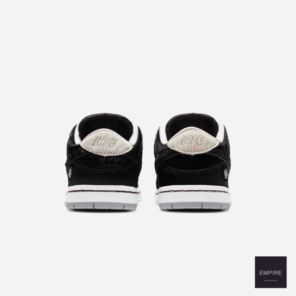 NIKE SB x MEDICOM TOY DUNK LOW PRO QS (TD) "BEARBRICK" - Black - White