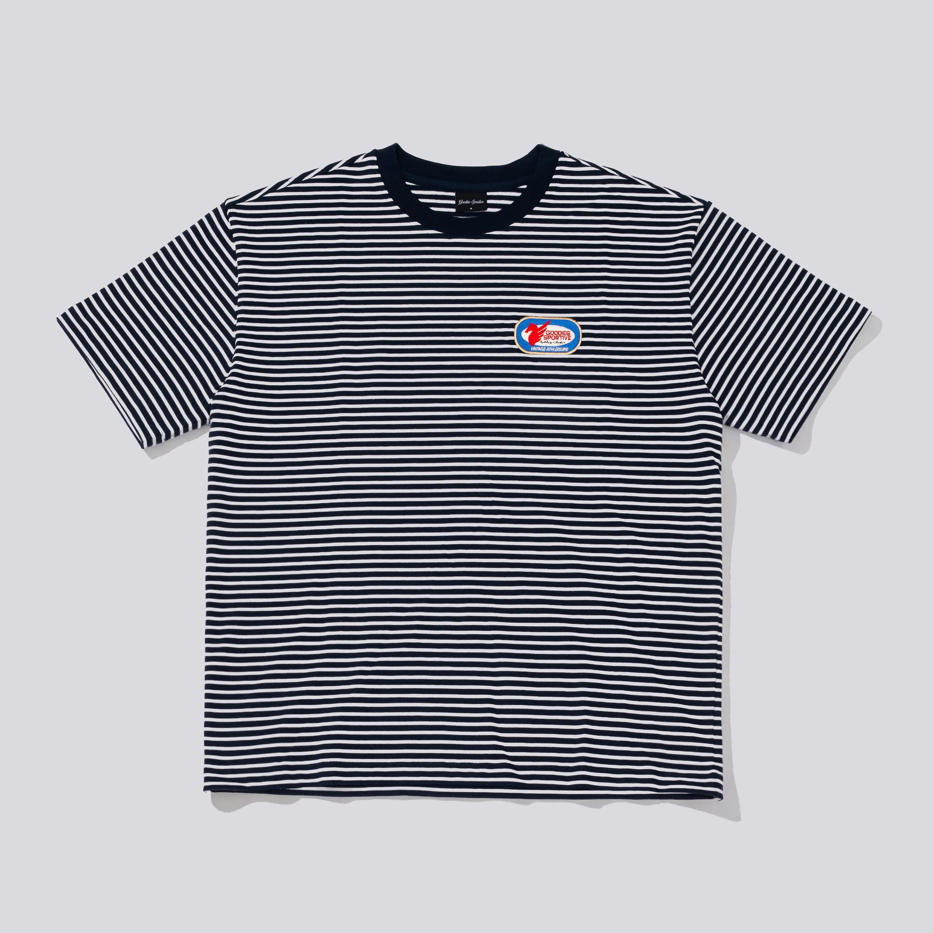 T-shirt rayé écru et bleu marine Goodies Sportive coupe large patch poitrine.