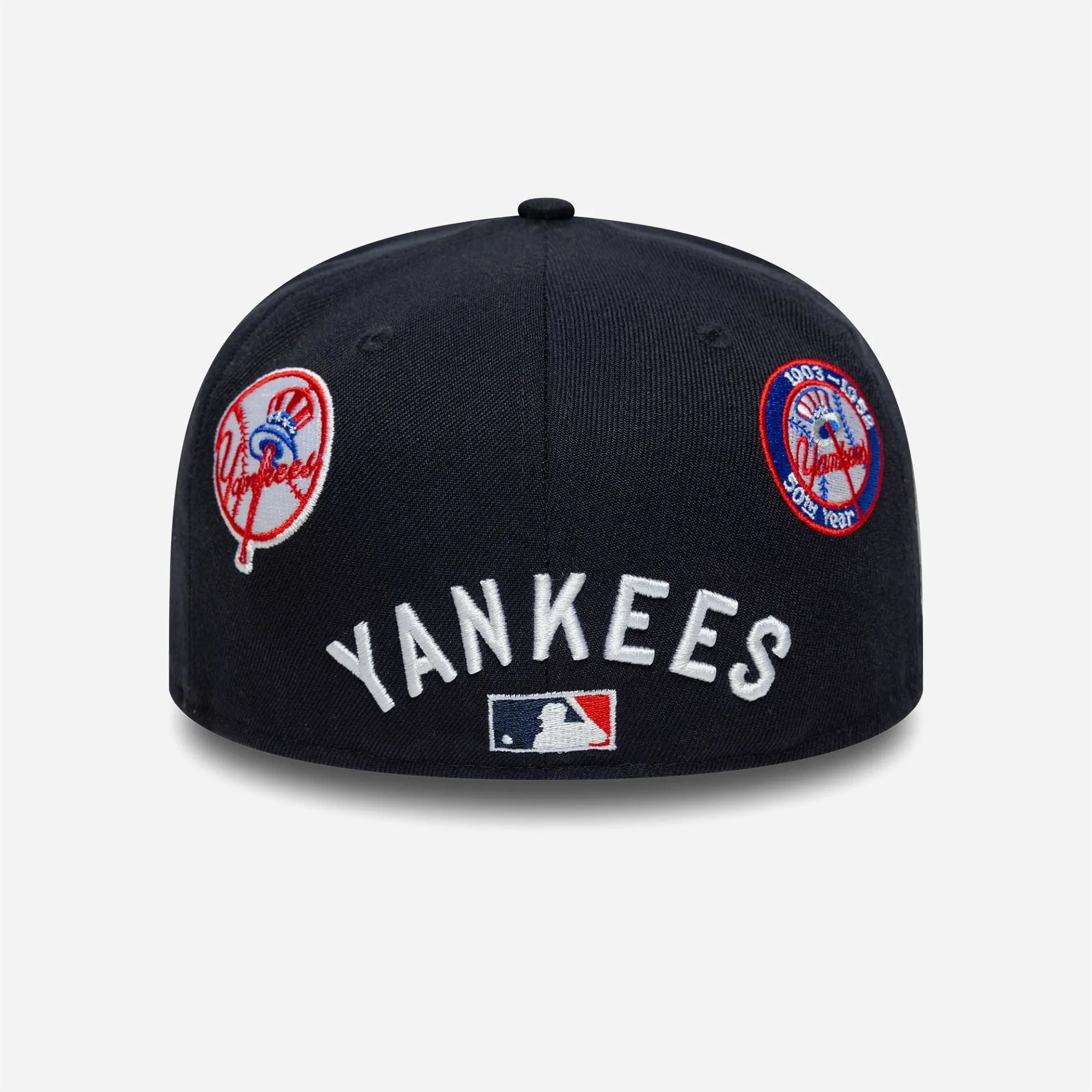 Dos de la casquette structurée 59FIFTY montrant l'inscription Yankees, le logo MLB et les deux patchs vintage Cooperstown.
