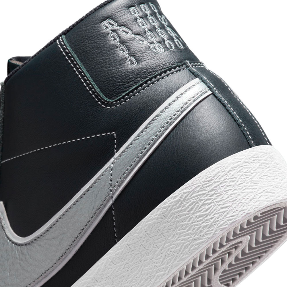 NIKE SB - ZOOM BLAZER MID x MASON SILVA - BLACKENED BLUE WOLF GREY BLACKENED BLUE