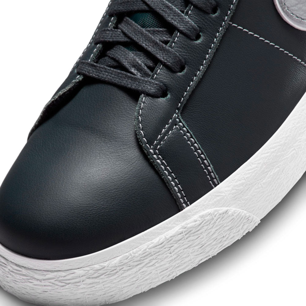 NIKE SB - ZOOM BLAZER MID x MASON SILVA - BLACKENED BLUE WOLF GREY BLACKENED BLUE