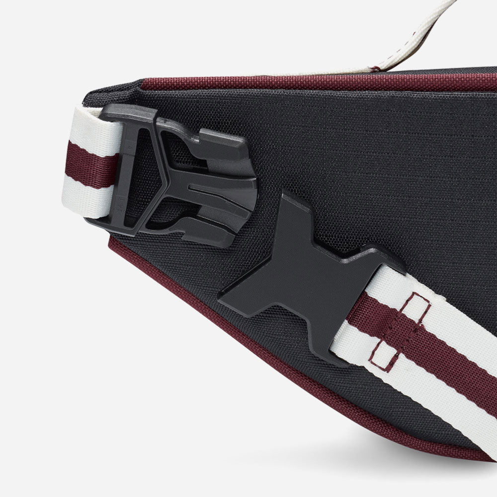NIKE - HERITAGE S WAISTPACK RETRO - BLACK-SAIL-NIGHT MAROON