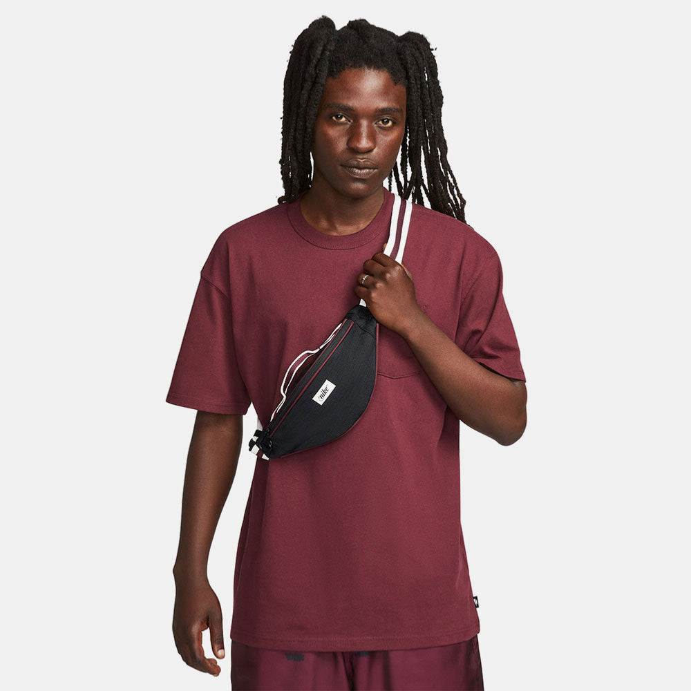 NIKE - HERITAGE S WAISTPACK RETRO - BLACK-SAIL-NIGHT MAROON