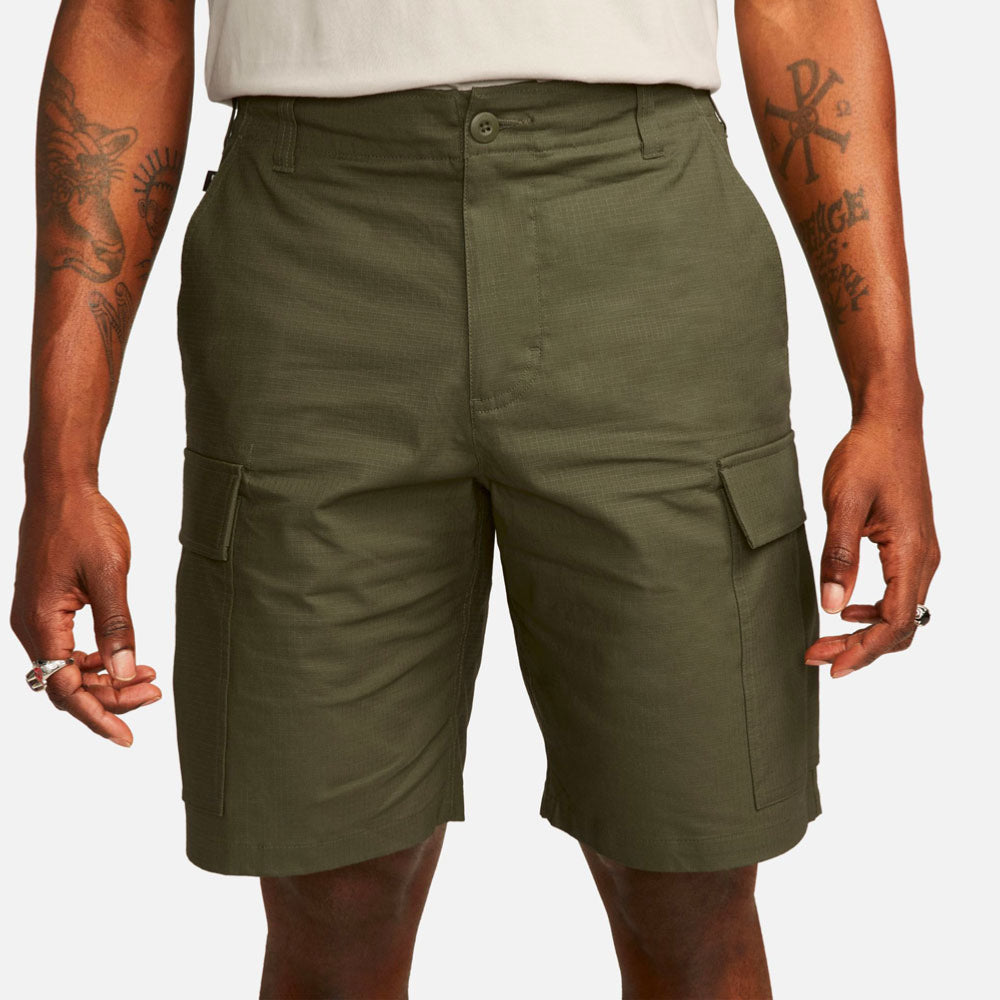 NIKE SB - KEARNY CARGO SHORT - Medium Olive