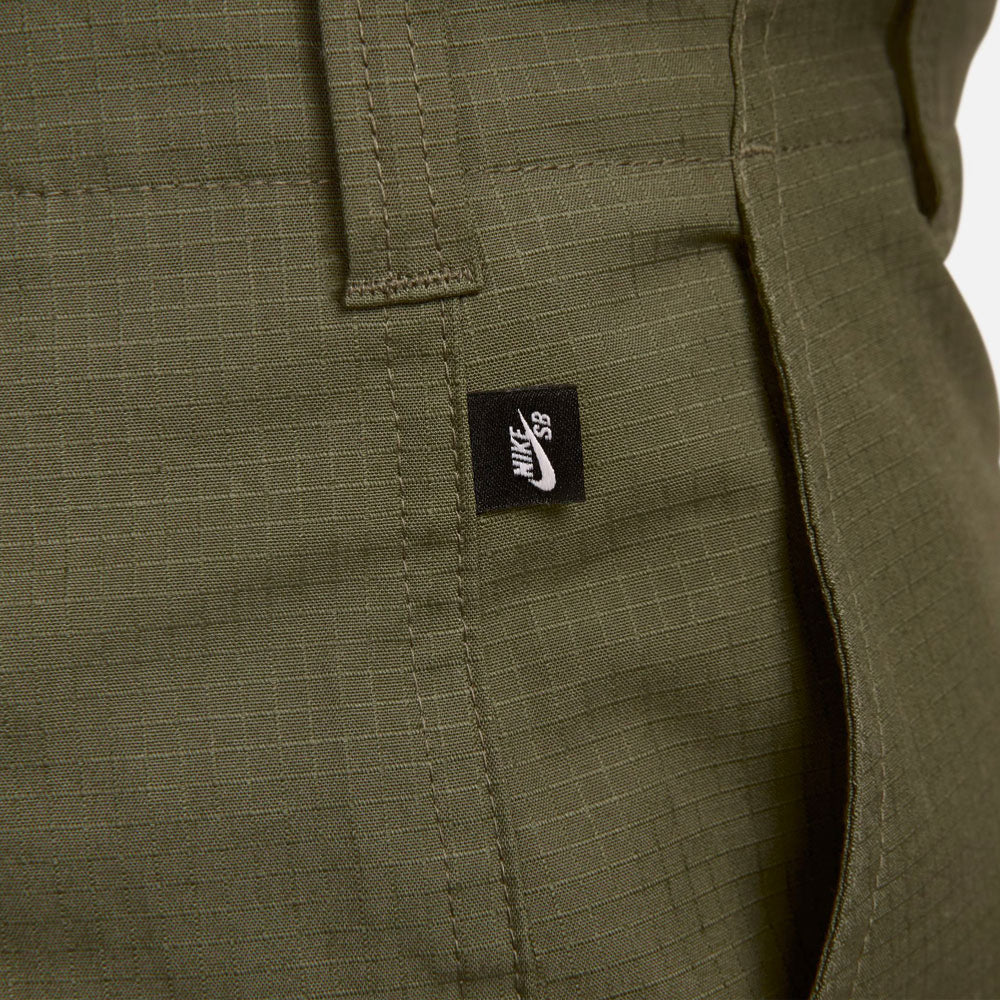 NIKE SB - KEARNY CARGO SHORT - Medium Olive
