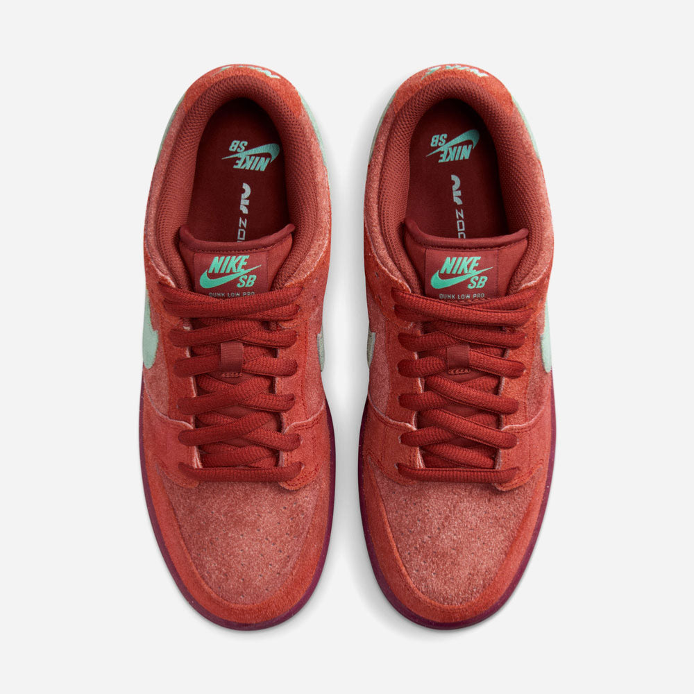 NIKE SB - DUNK LOW PRO PRM - Mystic Red - Emerald Rise - Rugged Orange