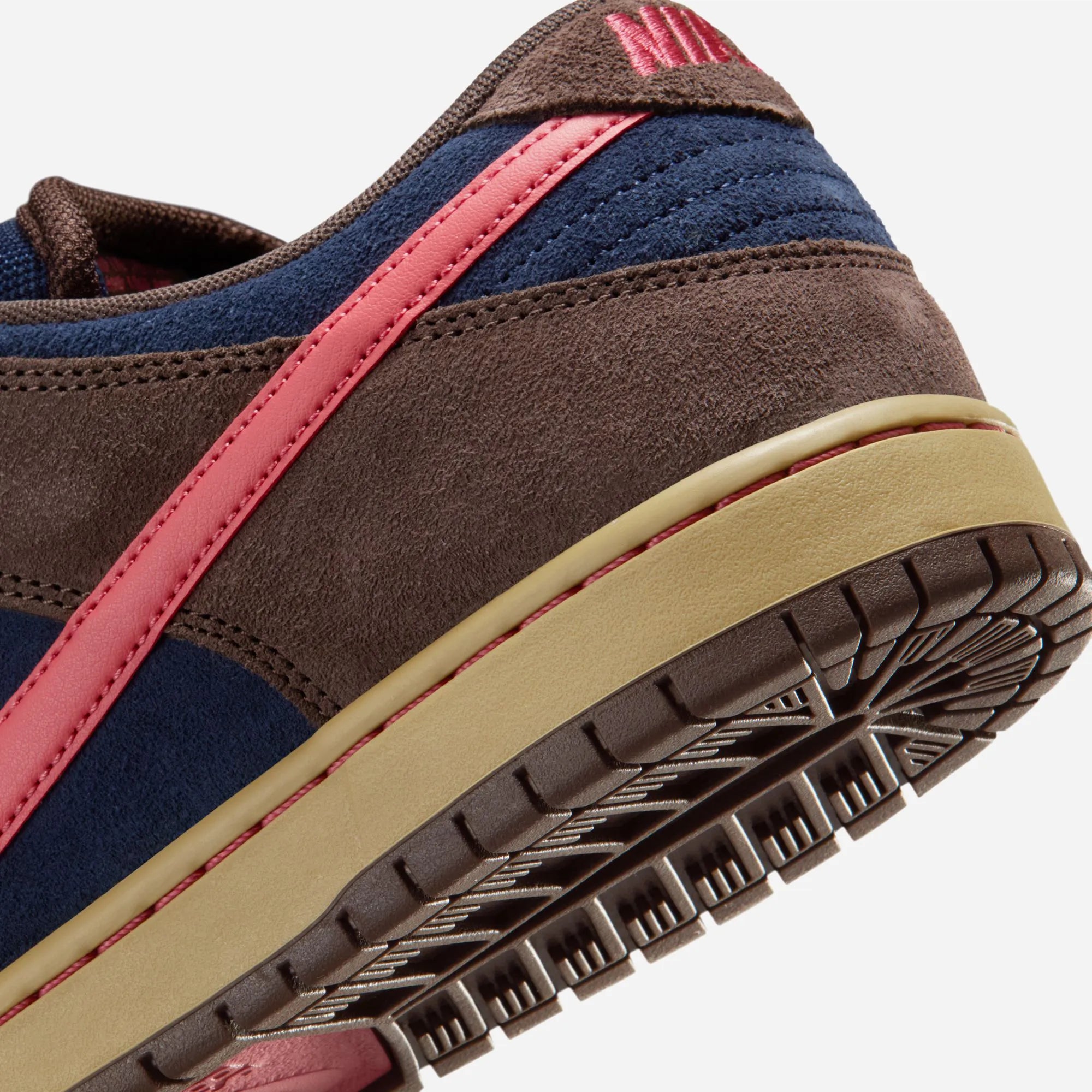 Nike SB Dunk Low Pro - Baroque Brown / Midnight Navy / Adobe