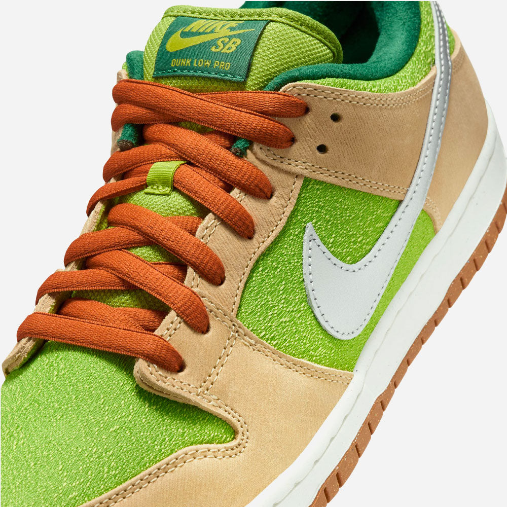 NIKE SB - DUNK LOW PRO PRM "ESCARGOT" - Sesame Metallic Silver Pear Fir