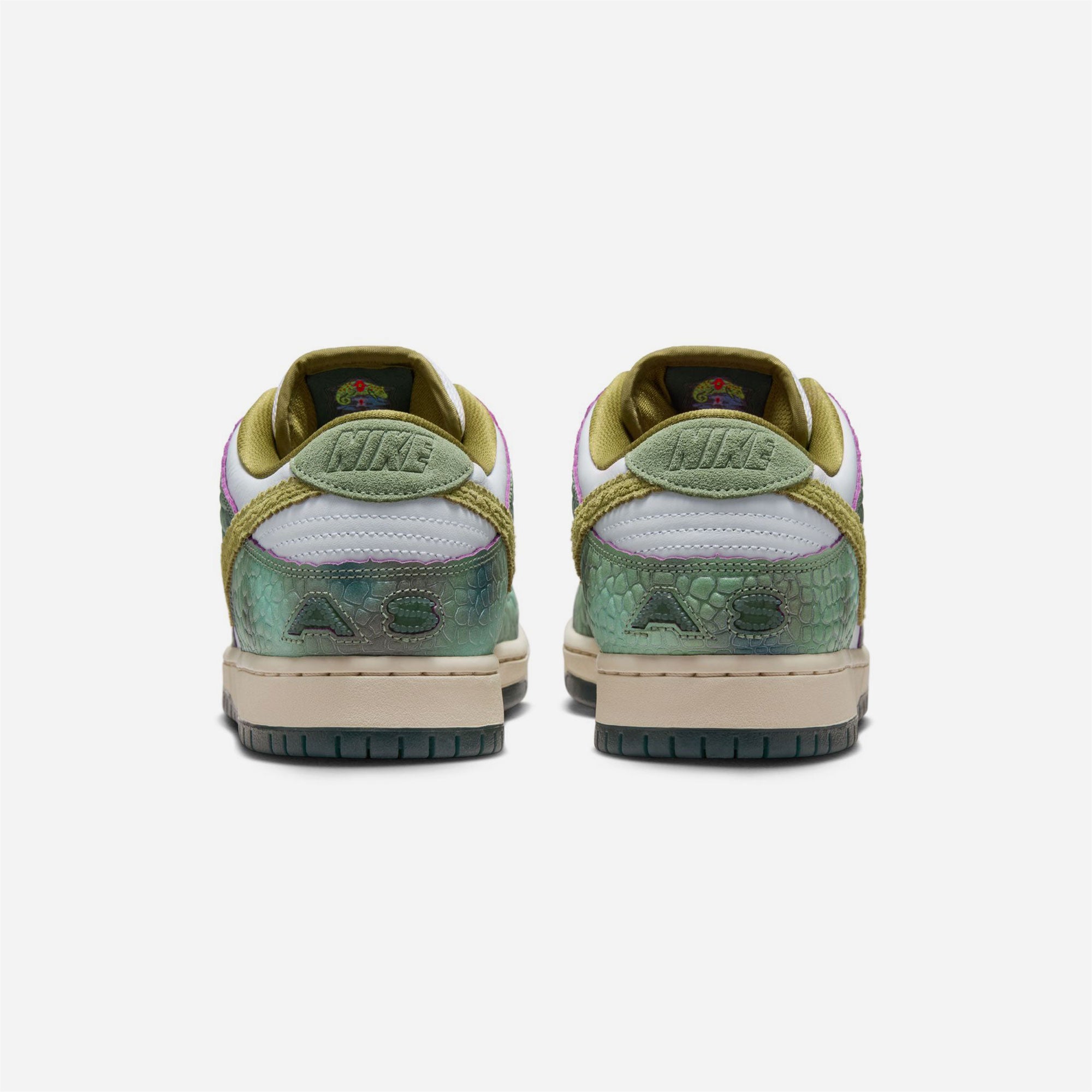 Nike Sb x Alexis Sablone - Dunk Low Pro "Chameleon" - Oil Green / Desert Moss - White