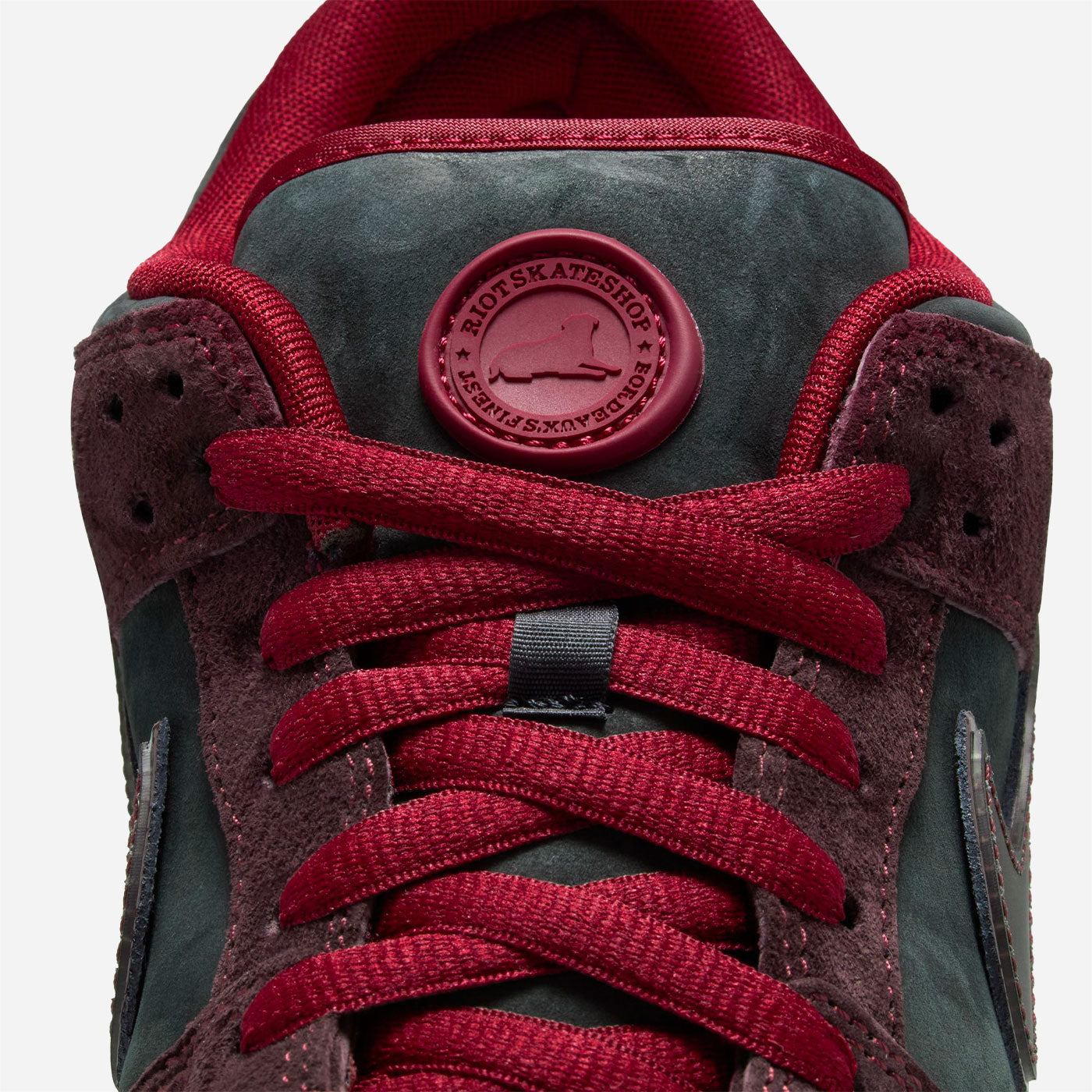 Nike SB - Dunk Low Premium Pro Quickstrike x Riot - Mahogany / Dark Beetroot Team Red Sail