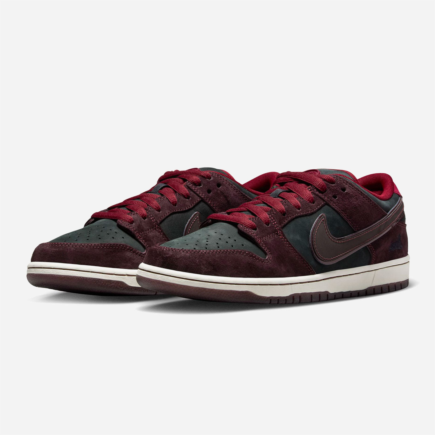 Nike SB - Dunk Low Premium Pro Quickstrike x Riot - Mahogany / Dark Beetroot Team Red Sail