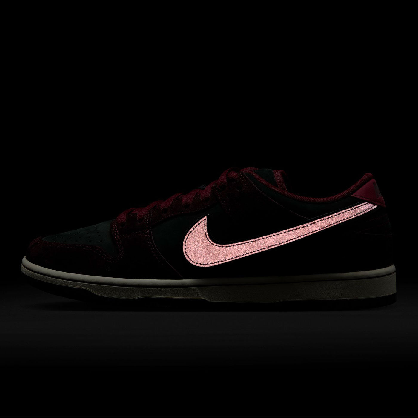 Nike SB - Dunk Low Premium Pro Quickstrike x Riot - Mahogany / Dark Beetroot Team Red Sail