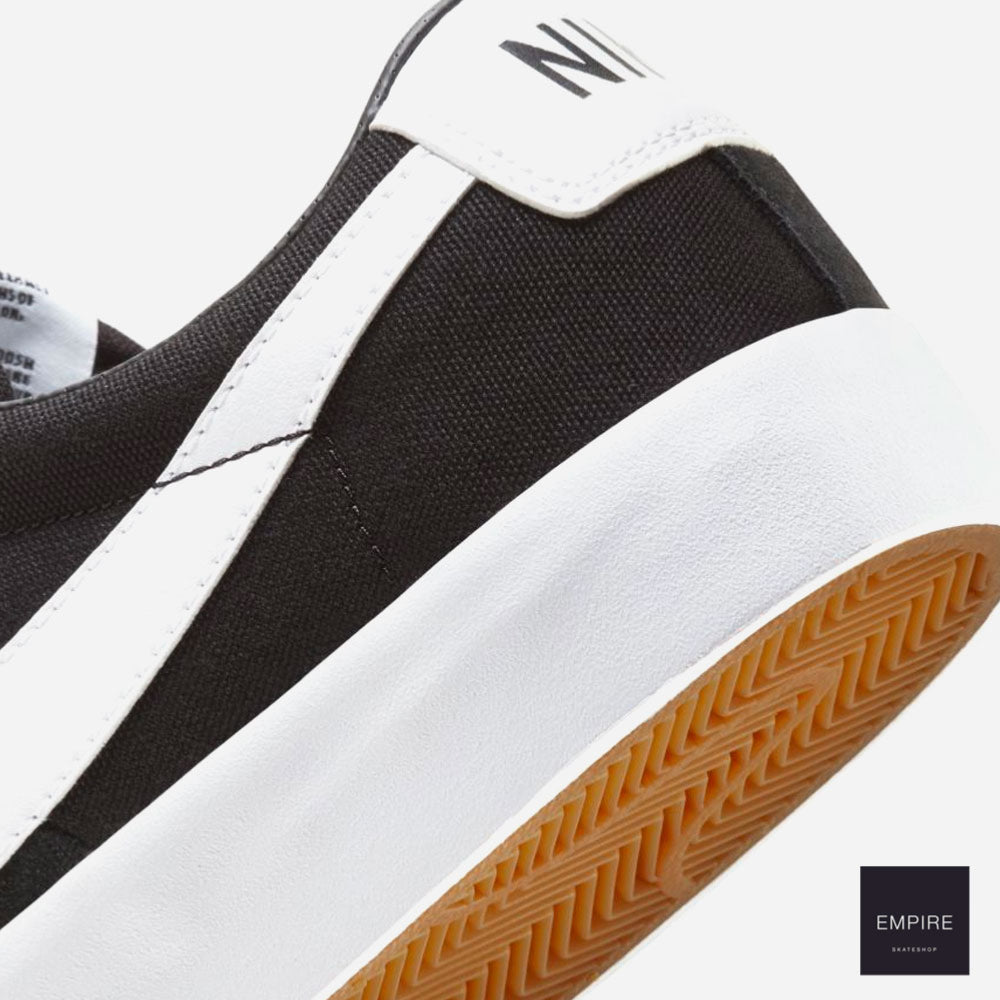 NIKE SB BLAZER LOW PRO GT - Black White Black