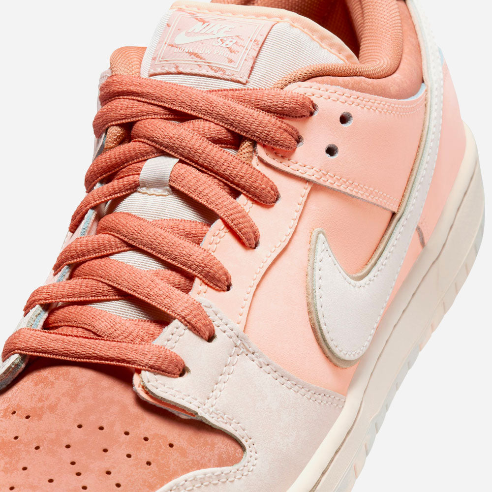 NIKE SB - DUNK LOW PRO PRM - Amber Brown Guava Ice Crimson Tint Hemp
