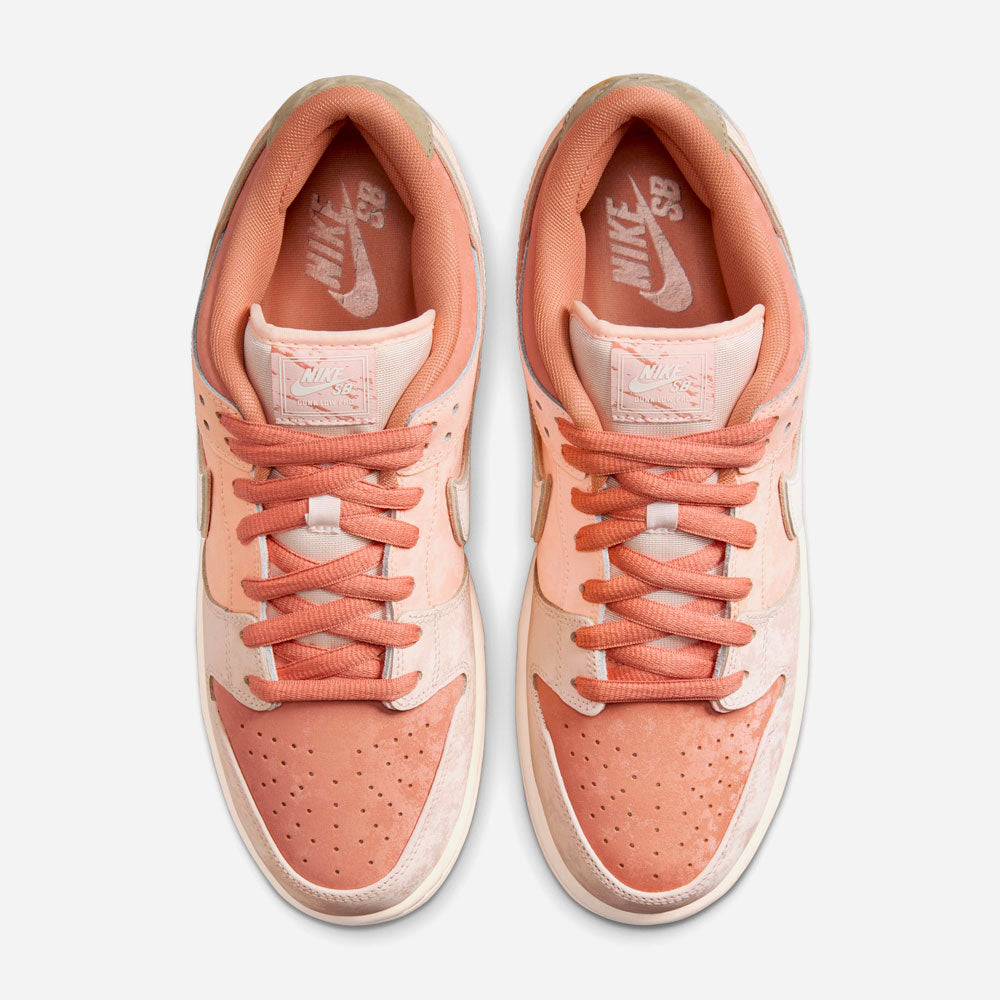 NIKE SB - DUNK LOW PRO PRM - Amber Brown Guava Ice Crimson Tint Hemp