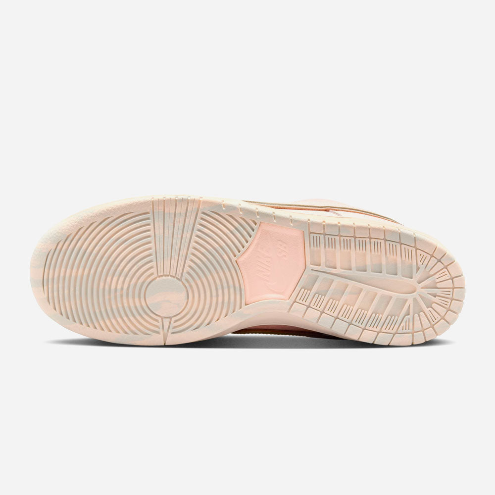 NIKE SB - DUNK LOW PRO PRM - Amber Brown Guava Ice Crimson Tint Hemp