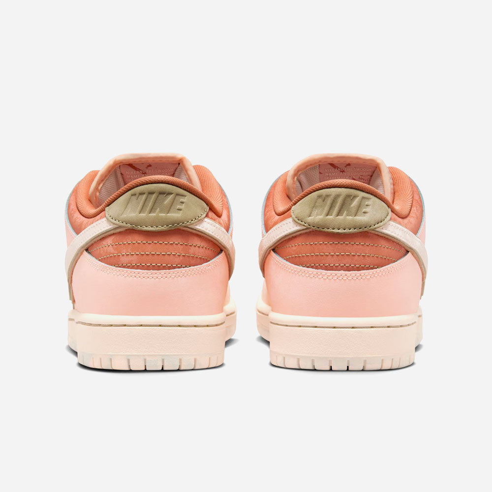 NIKE SB - DUNK LOW PRO PRM - Amber Brown Guava Ice Crimson Tint Hemp