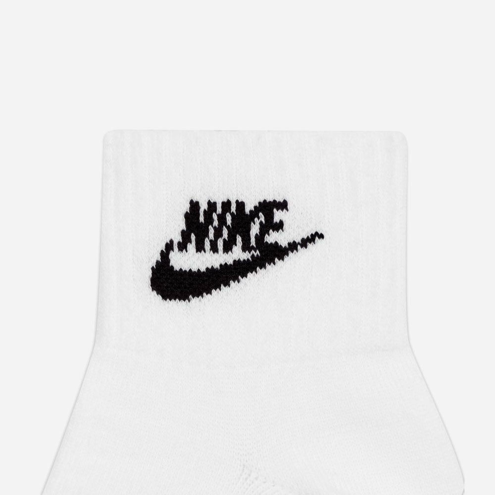 Nike - Everyday Essential 3 Pack Crew Socks - White / Black
