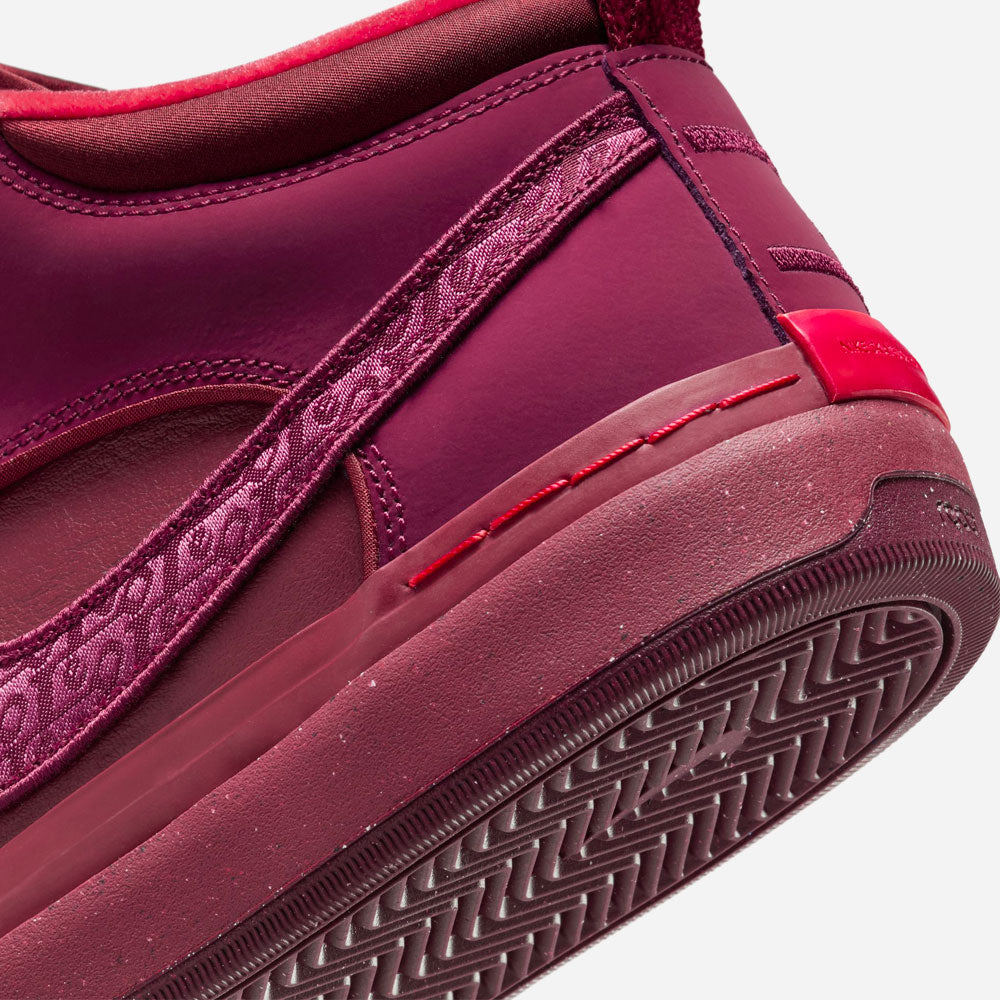 Nike SB - React Leo - Dark Beetroot Dark Beetroot Team Red