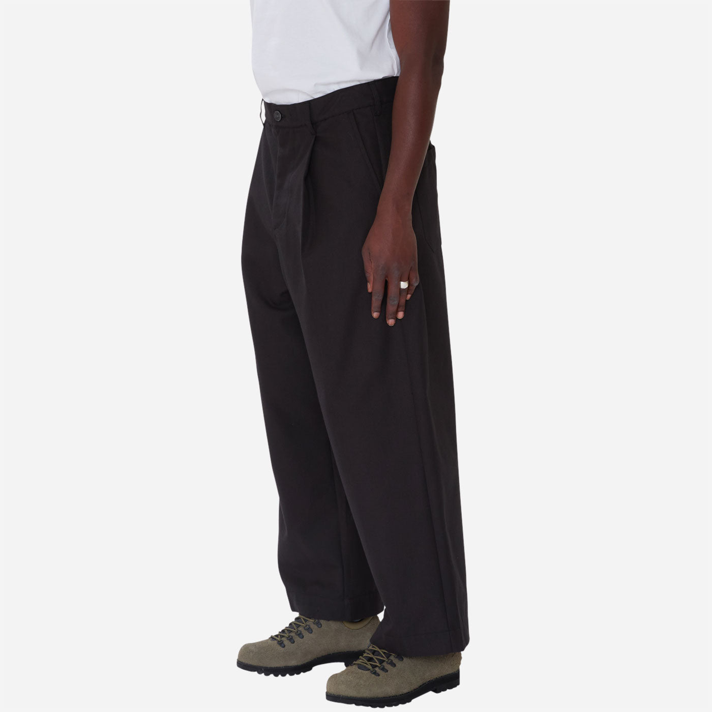 OBEY - OLIVER PLEATED PANT - PIRATE BLACK