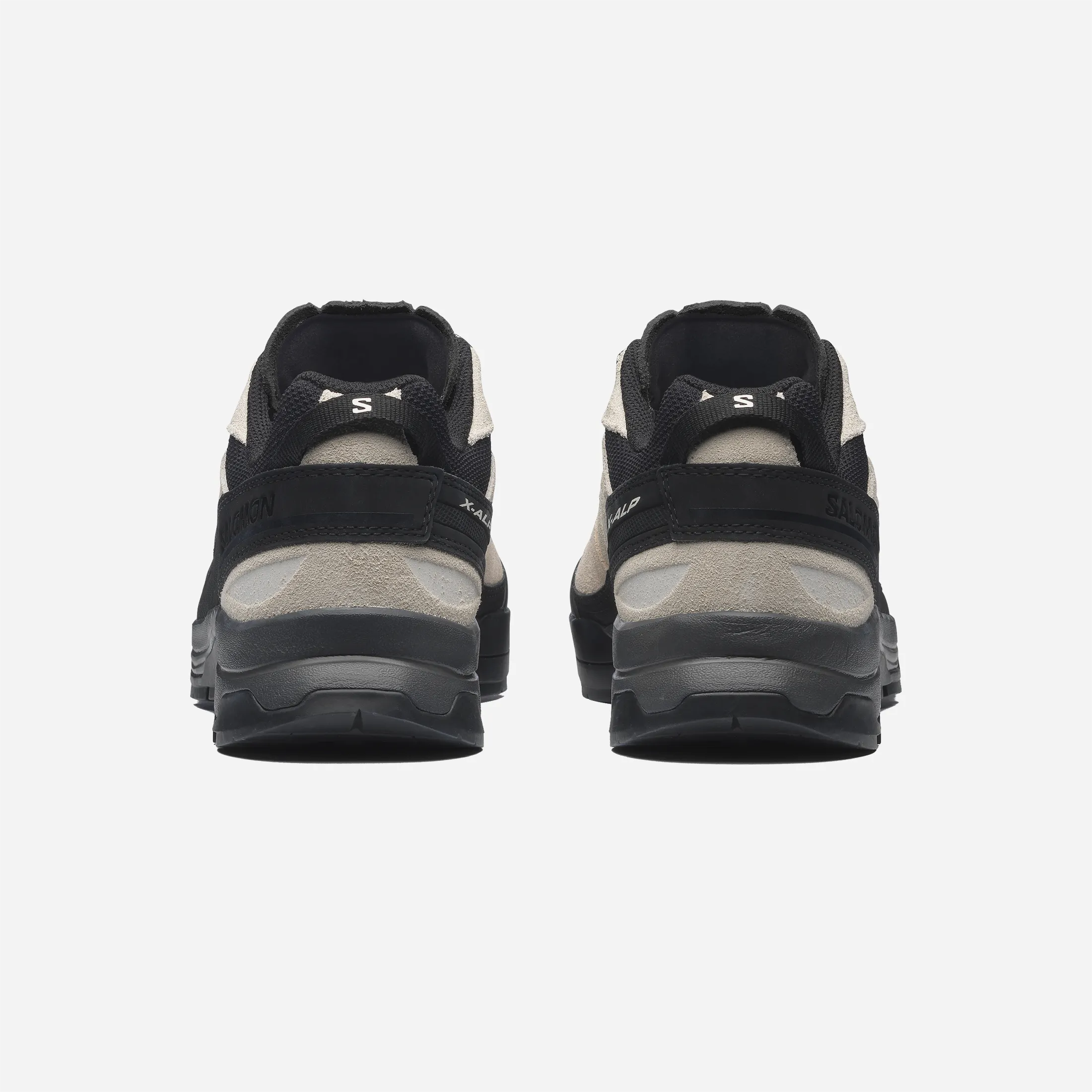 Vue arrière du talon renforcé et logo Salomon X-Alp.