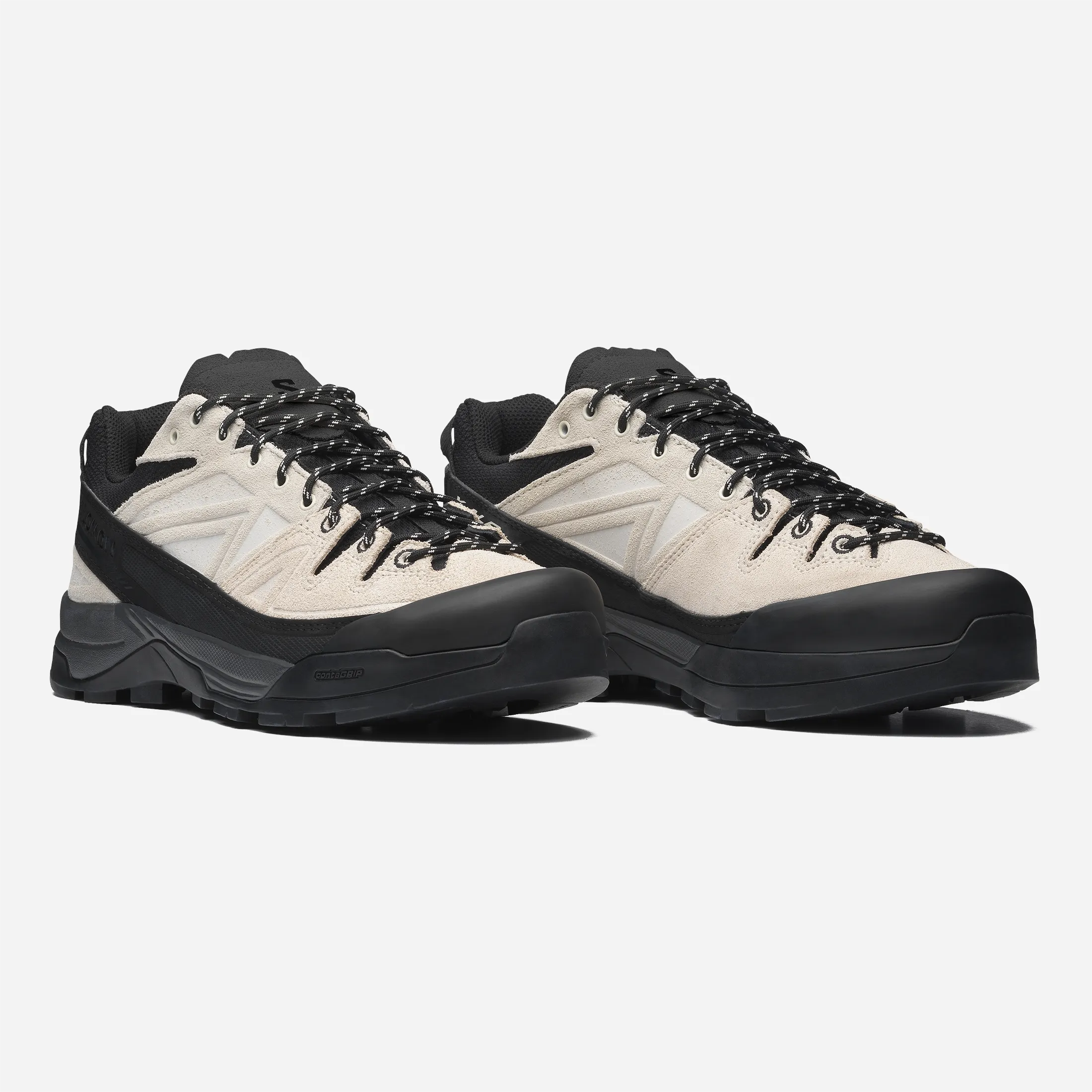 Chaussures Salomon X-Alp LTR beige et noir style alpinisme urbain.