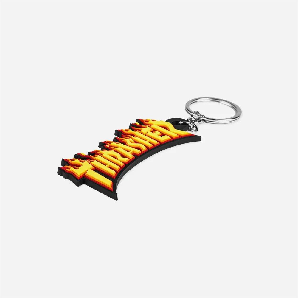 Détail du relief 3D en silicone du porte-clés Thrasher.