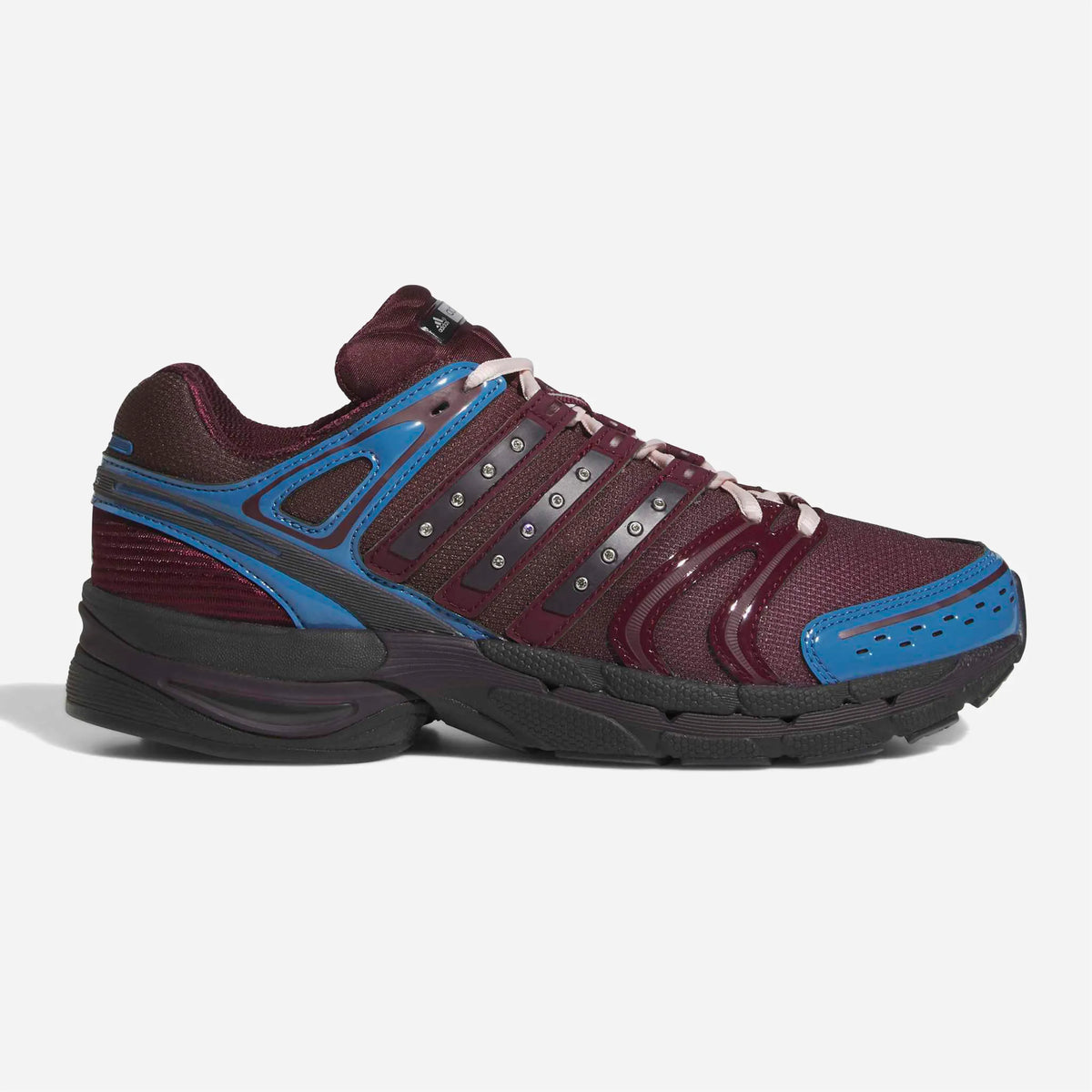 Sneaker Adidas Adistar Control 5 x Hardies Aurora Ruby Maroon, bandes serties de strass et empiècements bleu Dusky Ink
