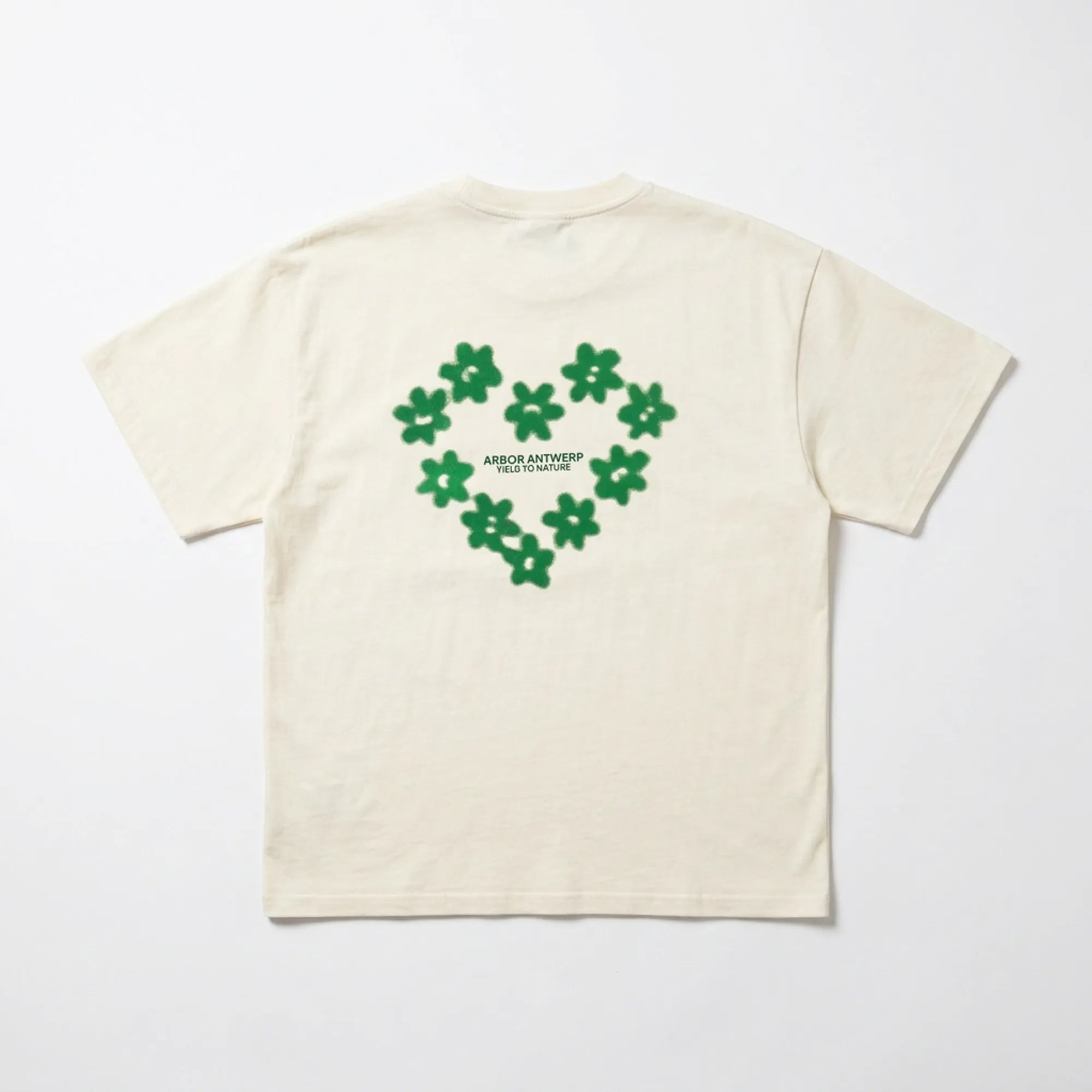 Dos du t-shirt crème Arbor Antwerp avec motif floral en cœur.