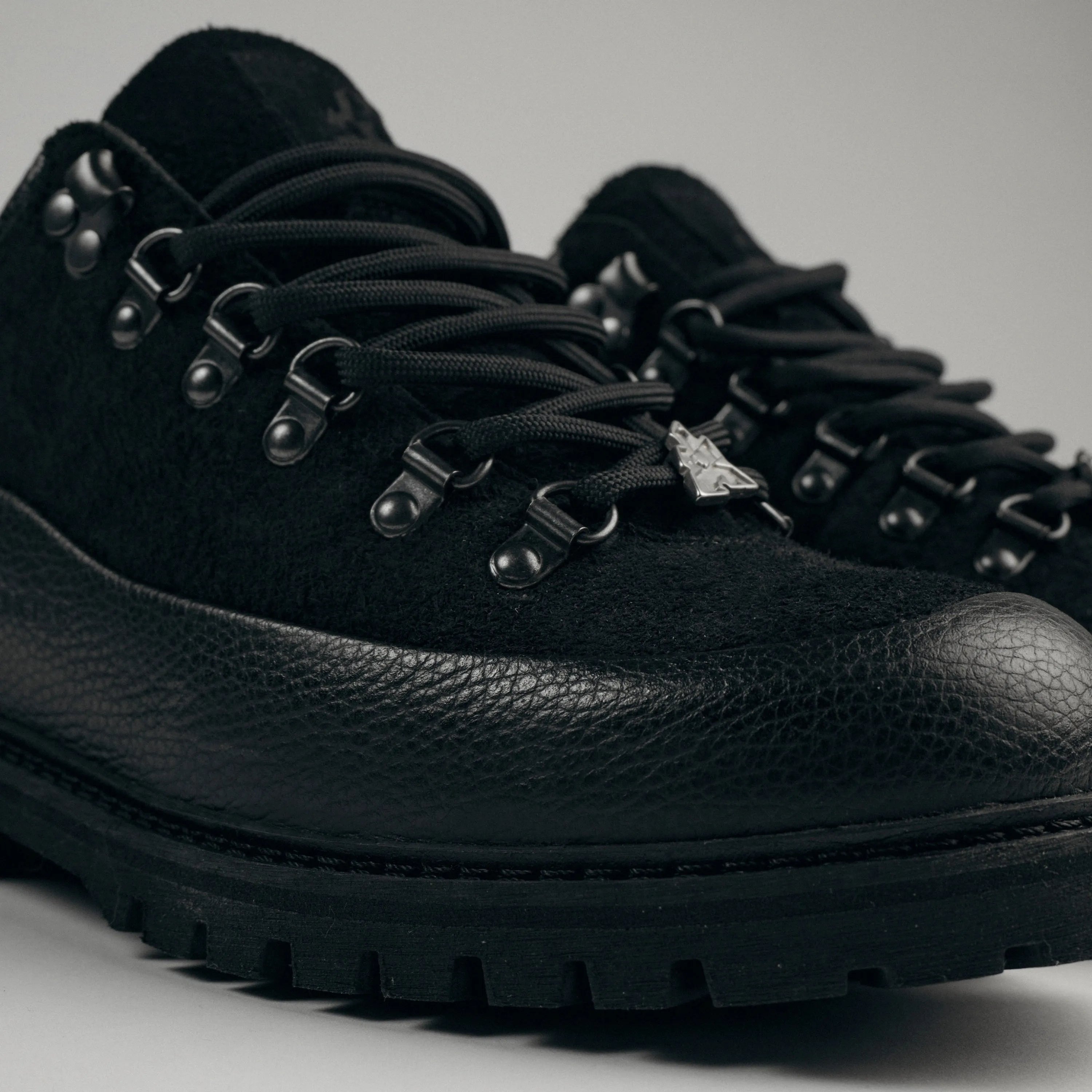 Flower Instinct Booted Goat Black Healy