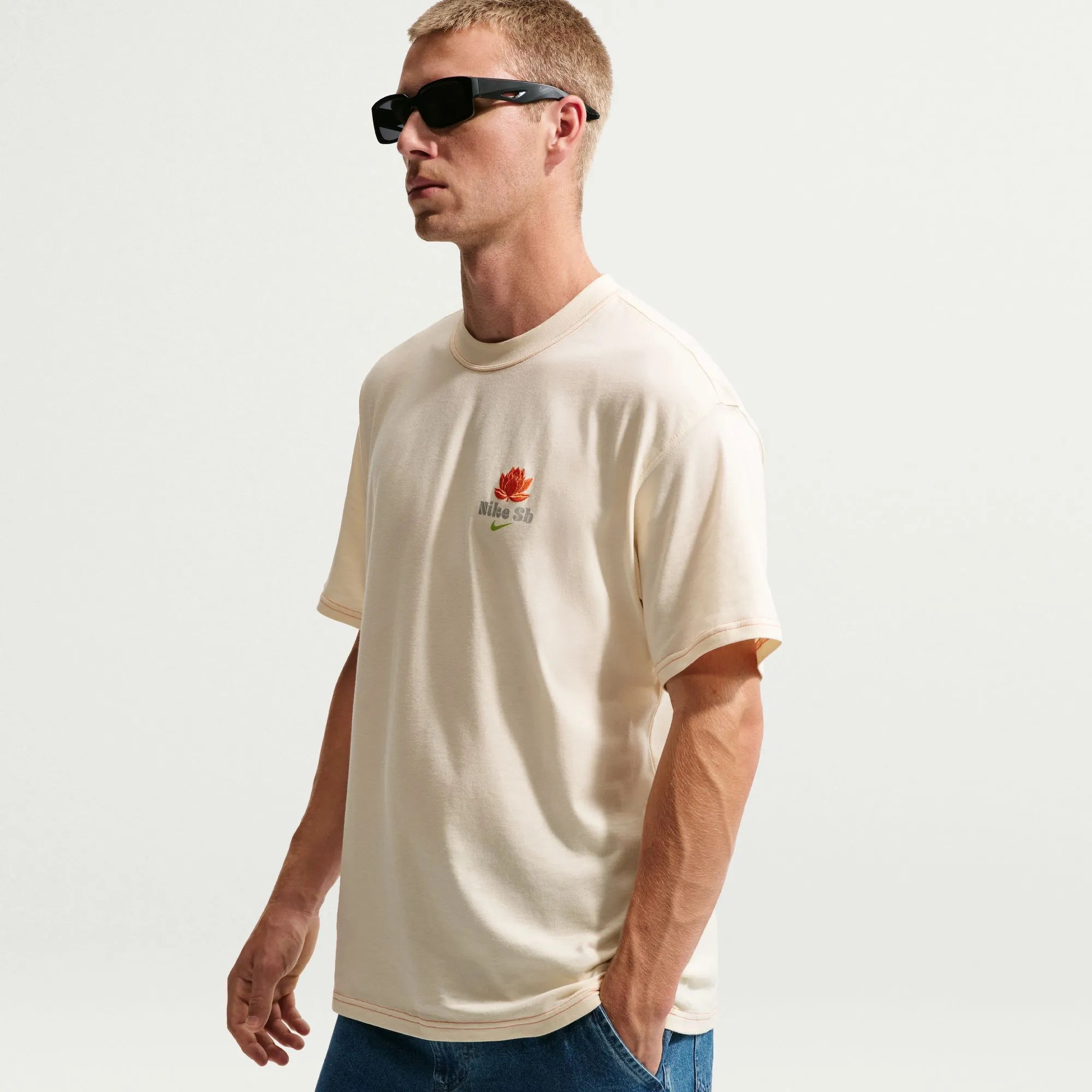 Nike SB Som Tum Tee Coconut Milk - Loose Fit