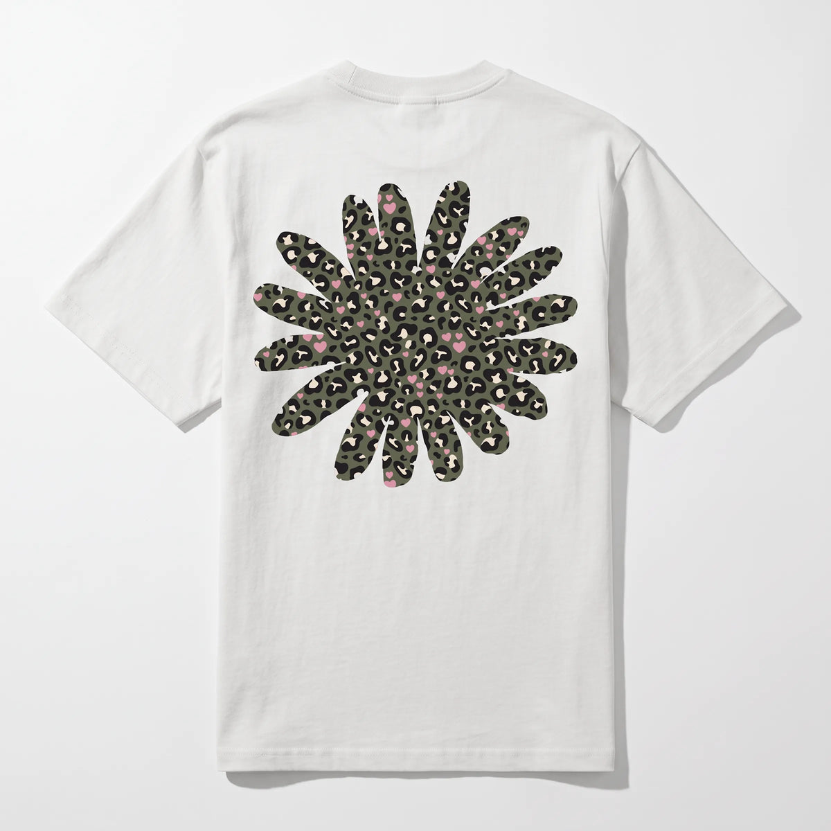 T-shirt Onze Mètres Carrés Heart Leopard White vue de dos avec grand motif léopard et cœurs