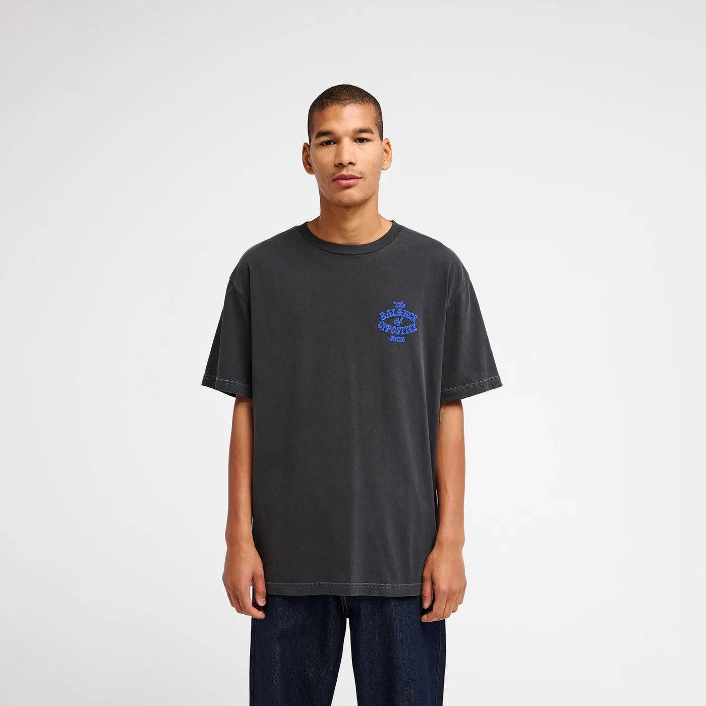 T-shirt noir délavé homme RVCA Dalas Snake vue de face.