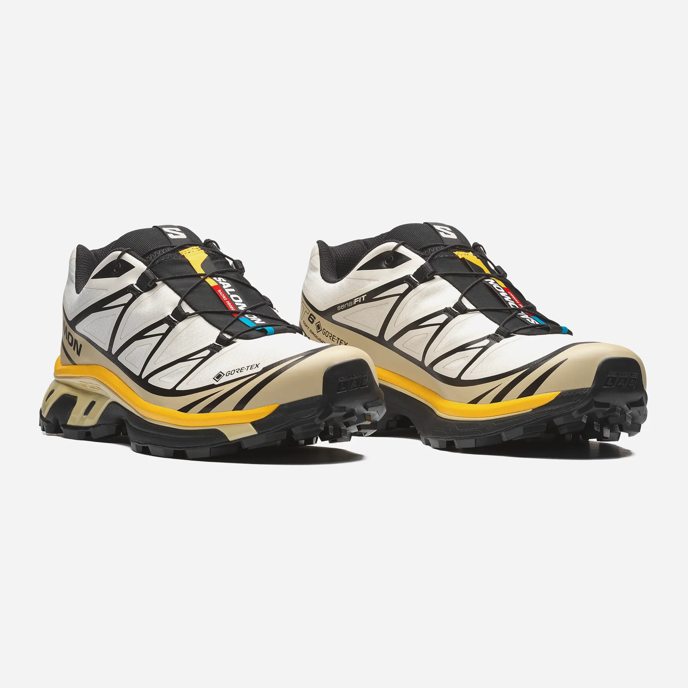 Chaussure Salomon XT-6 GTX beige et verte de face montrant le système Quicklace et le mesh imperméable.
