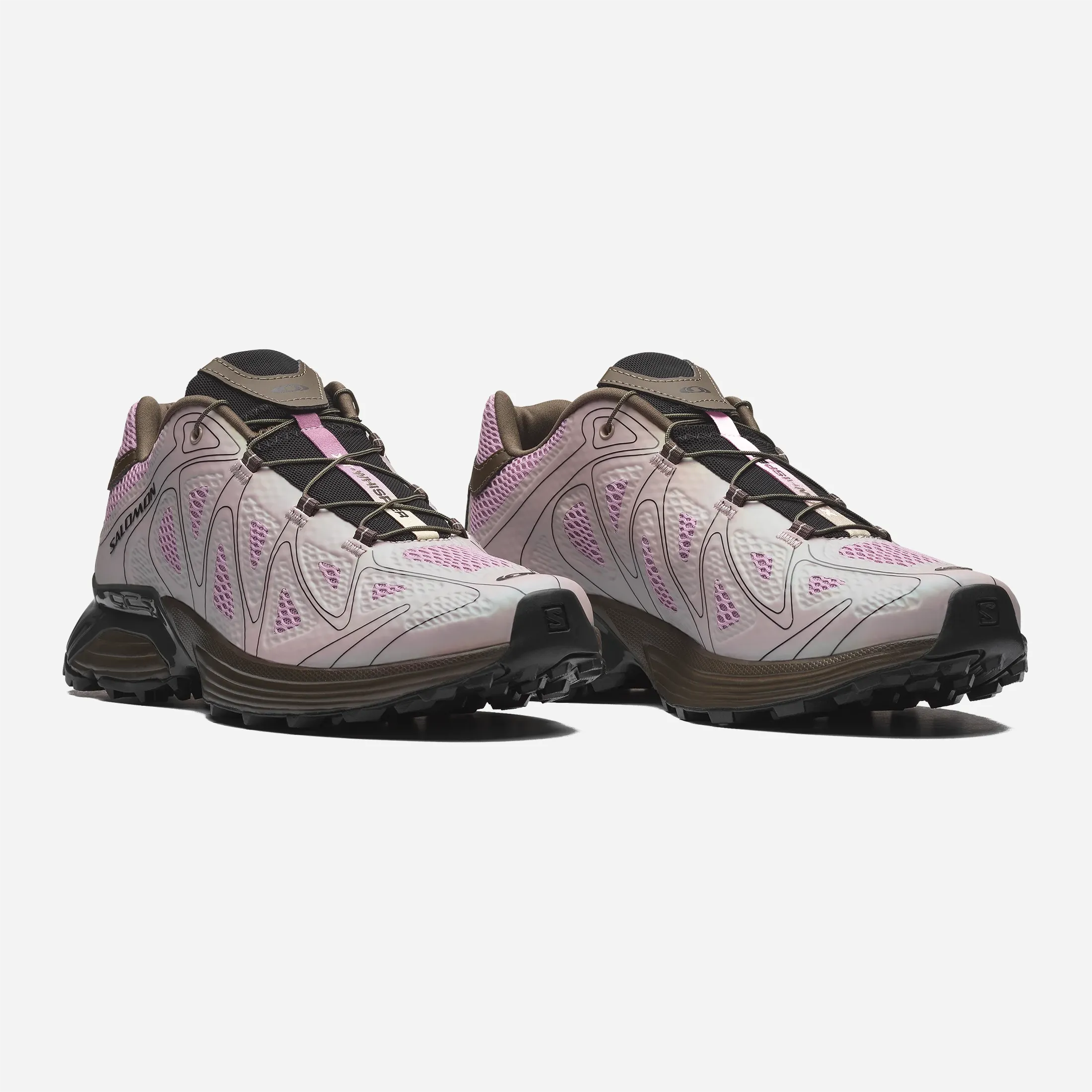 Salomon XT-Whisper coloris Dawn Pink, système QuickLace, détail mesh texturé et semelle Contagrip