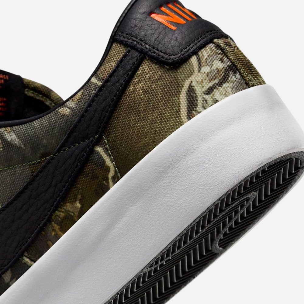 NIKE SB - ZOOM BLAZER LOW PRO GT - BLACK SAFETY ORANGE BLACK PHOTON DUST