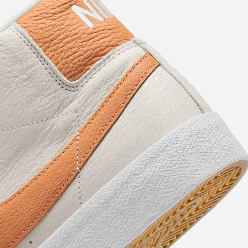NIKE SB - ZOOM BLAZER MID - WHITE LT COGNAC WHITE WHITE
