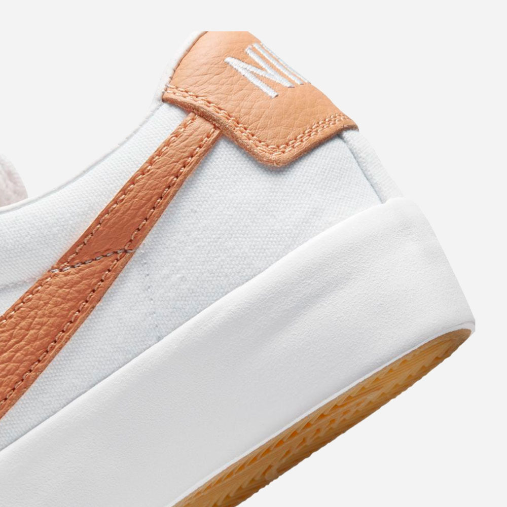 NIKE SB - ZOOM BLAZER LOW PRO GT - WHITE LT COGNAC WHITE LT COGNAC