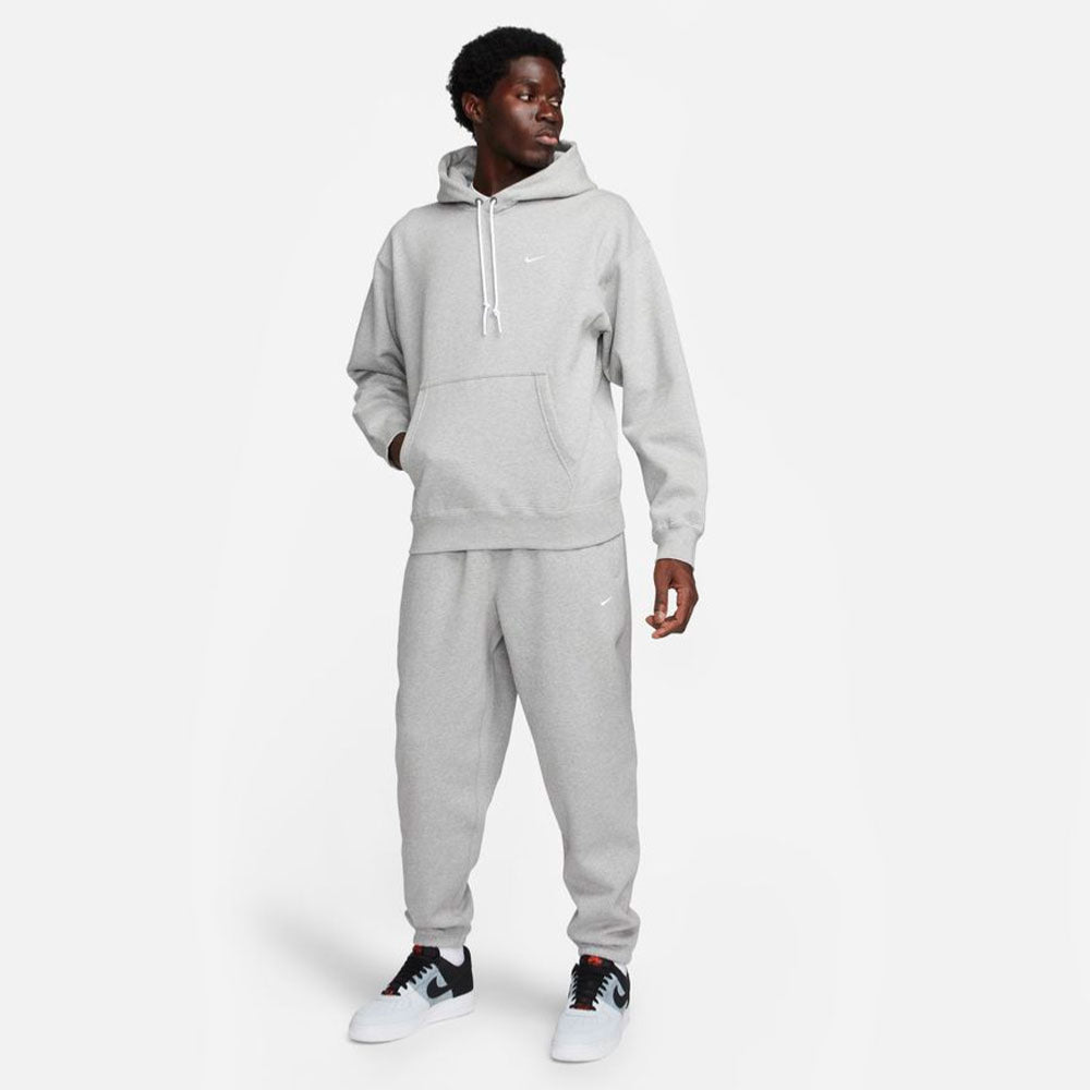 NIKE - SOLO SWOOSH FLEECE PANT - Dark grey Heather White