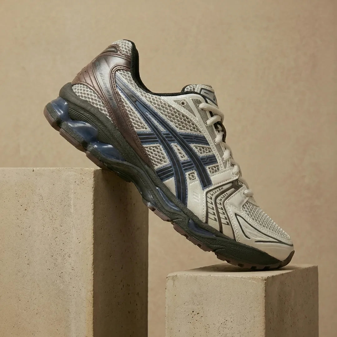 Chaussure Asics Gel Kayano 14 Cream Blue Coast en situation