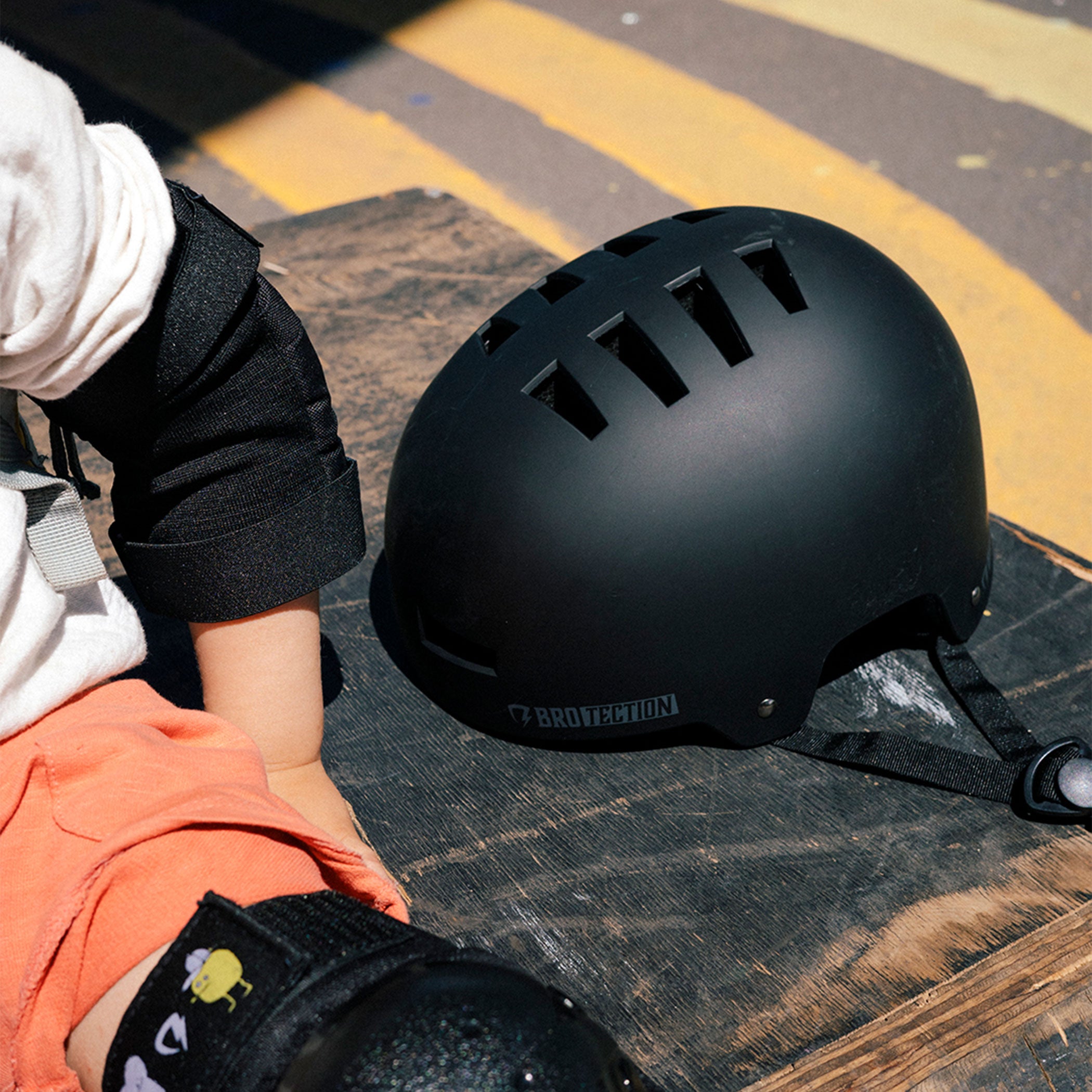 Brotection - Helmet - Black