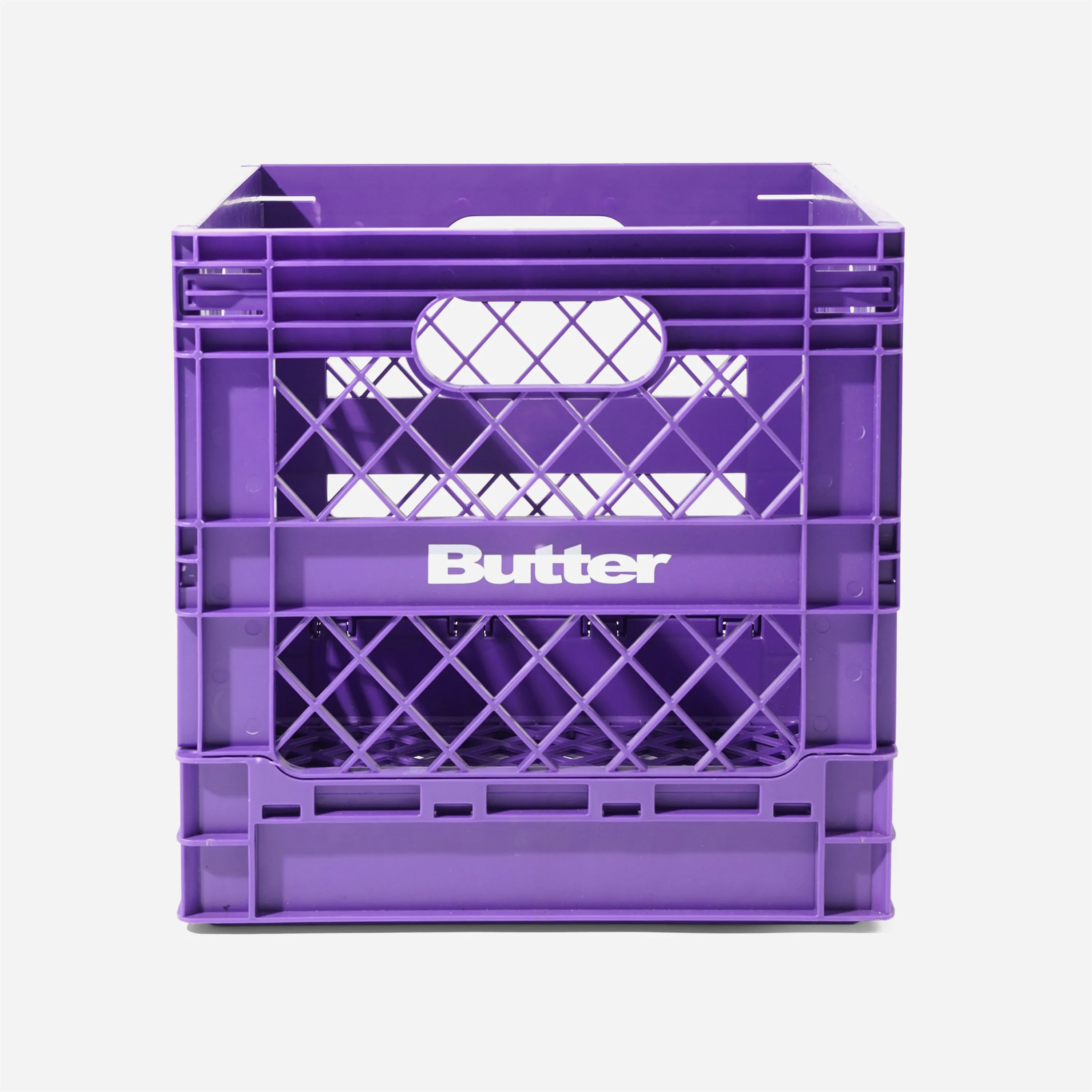Caisse de rangement pour vinyles Butter Goods Record Crate violette montée avec logo blanc imprimé sur la face.