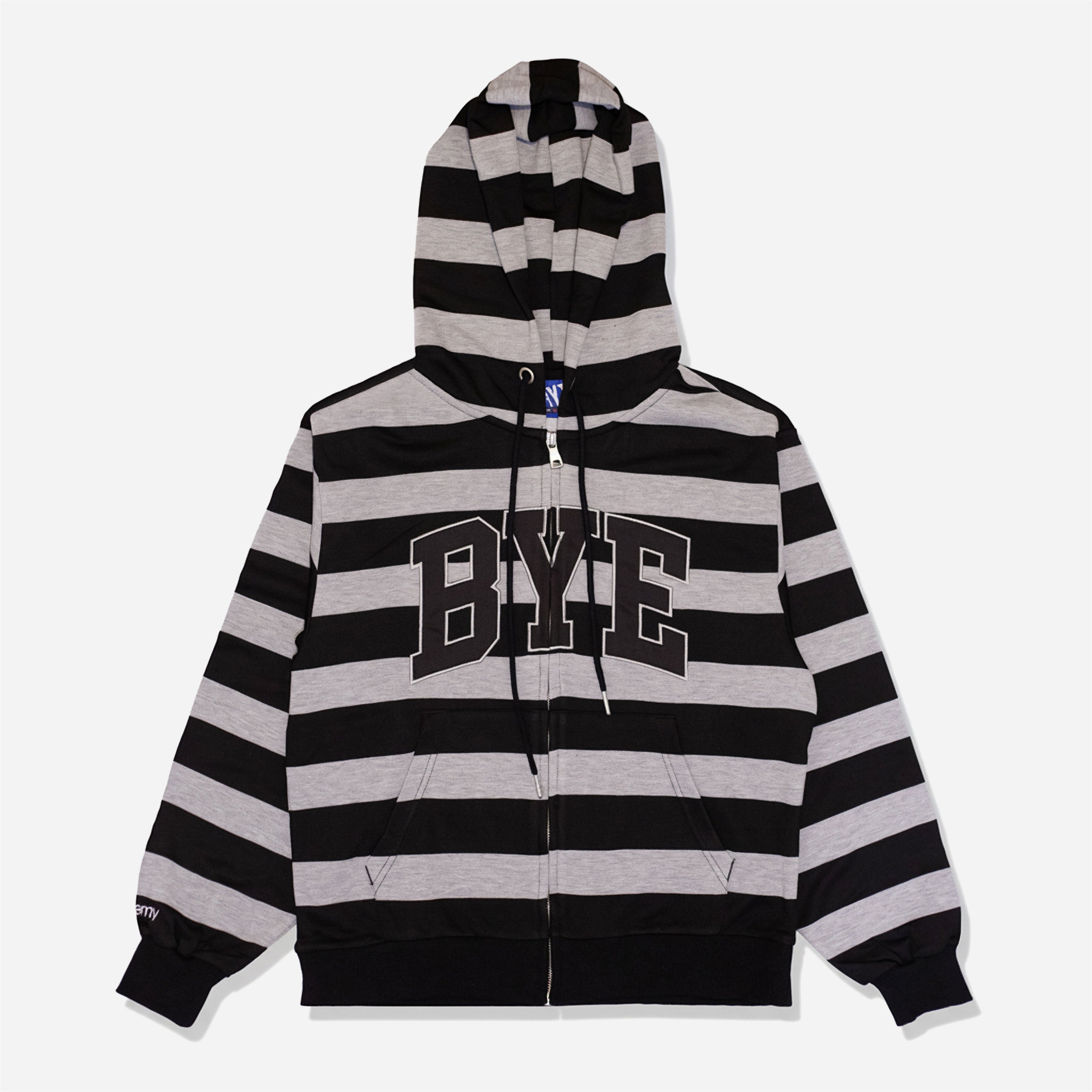 Sweat à capuche zippé Bye Jeremy modèle Bye Hoodie Stripes, avec des rayures horizontales épaisses grises et noires et un grand logo BYE noir avec contours blancs sur la poitrine.