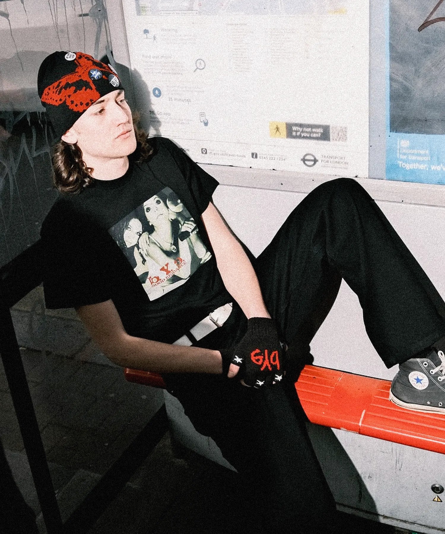 Bye Jeremy t-shirt Tatu et bonnet papillon 