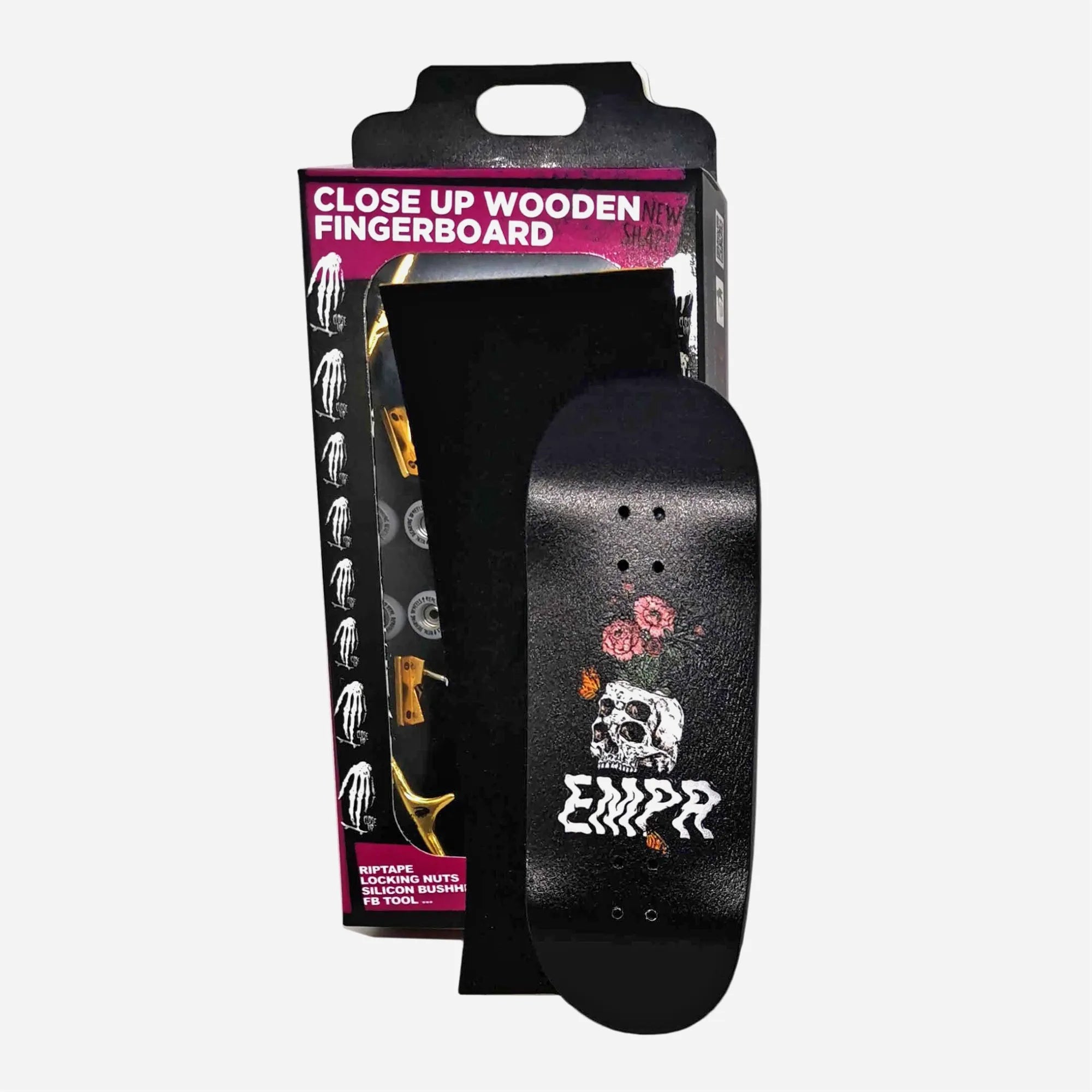 Packaging fingerboard complet Close Up x Empire avec plateau noir motif crâne et trucks dorés.