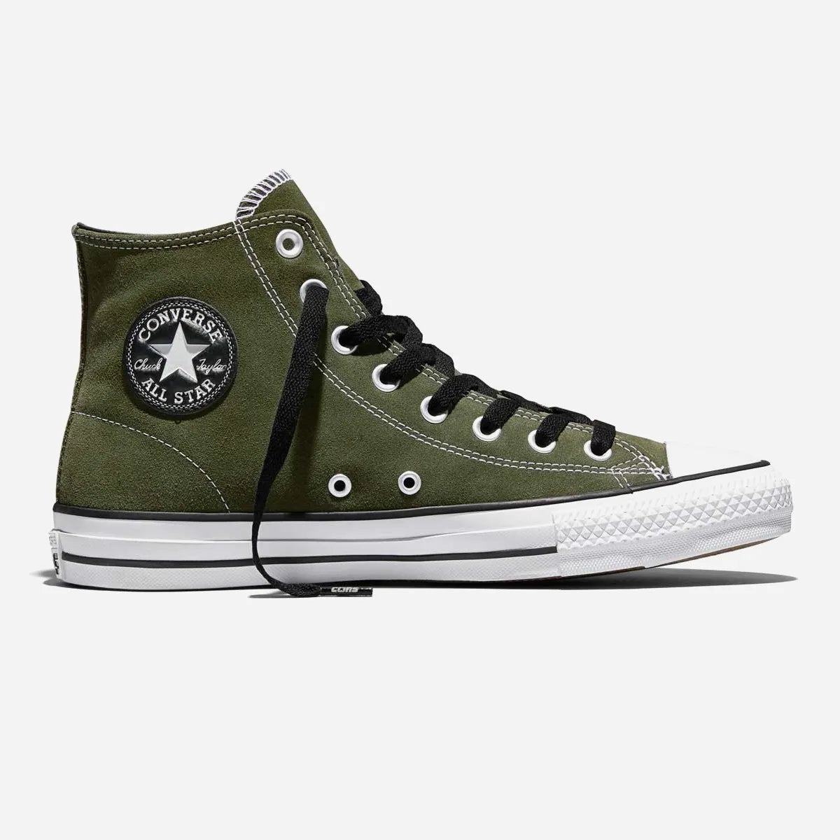 Vue de profil Converse verte montrant le daim texturé et le logo All Star.